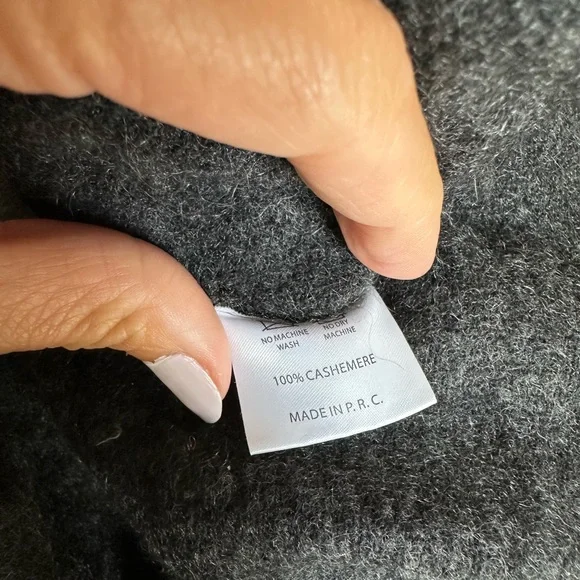 Brandy Melville Gray Crew Neck Sweater - Picture 4 of 5